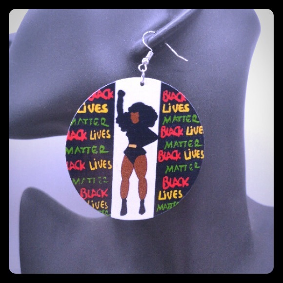Black Lives Matter Earring - Picture 1 of 1